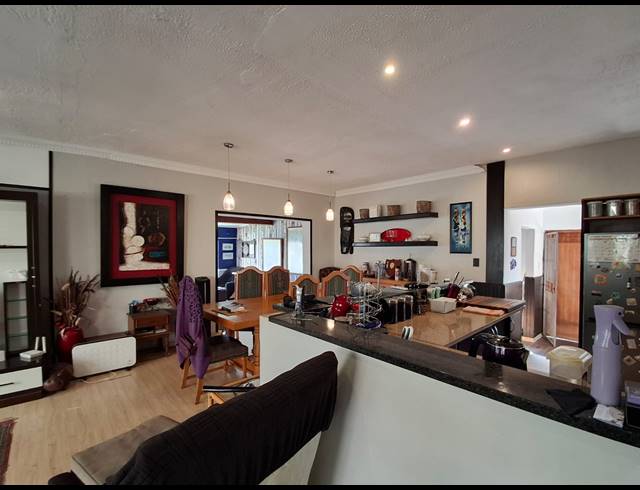 4 BEDROOM FREESTANDING FOR SALE IN SHEFFIELD BEACH